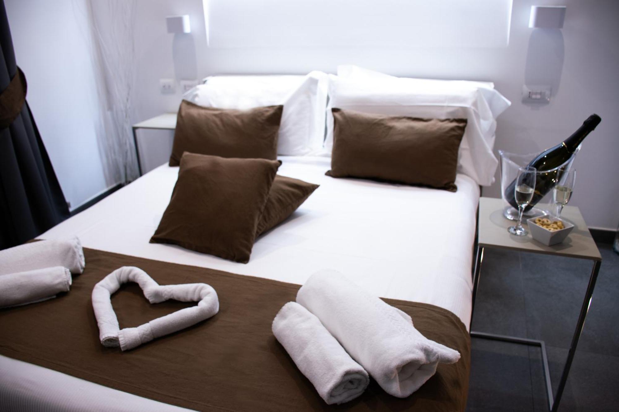 Megaris Luxury Suite Rooms Napoli Eksteriør billede